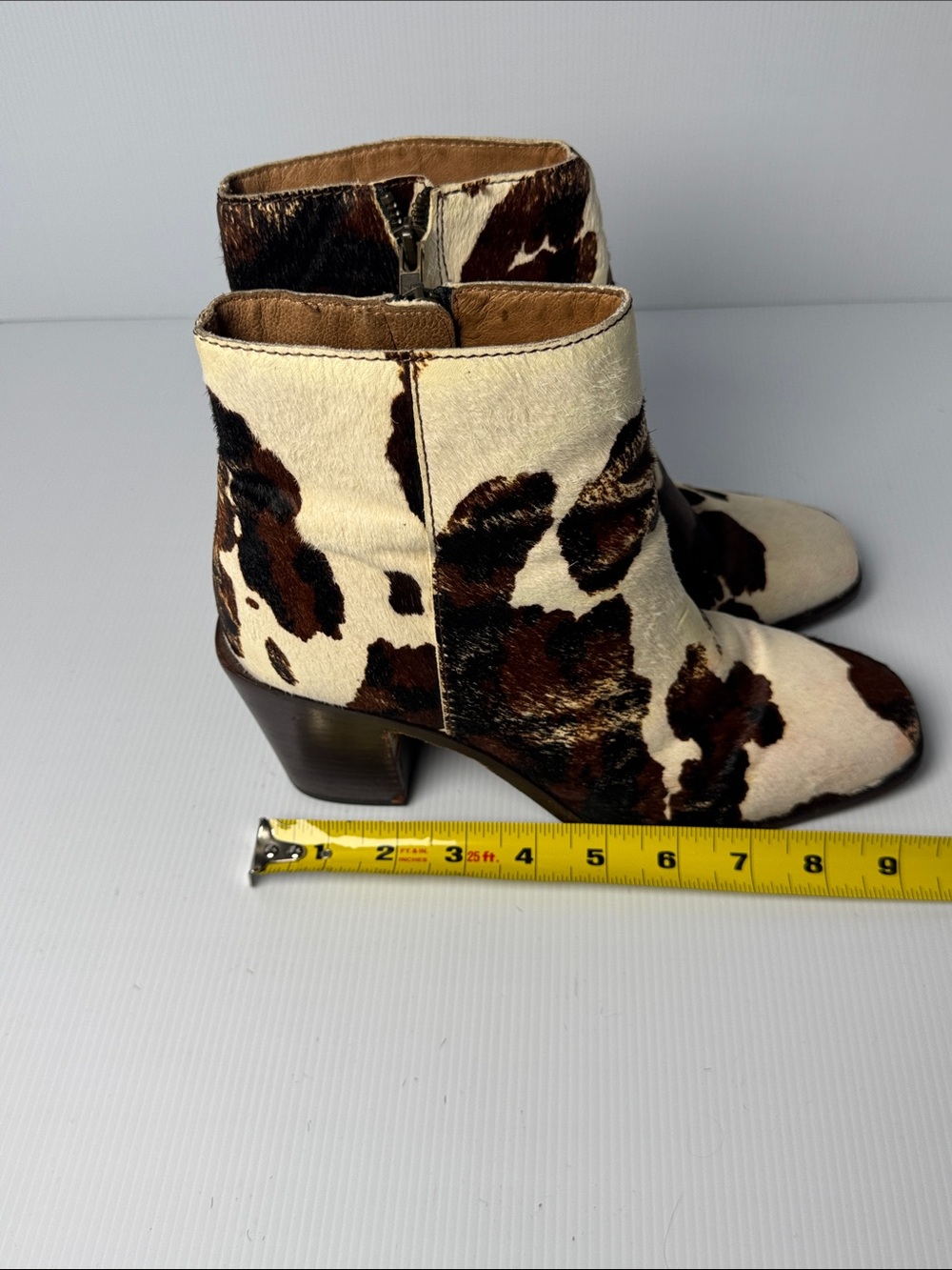 FRYE Calf Hair Cow Print Ankle Boots Heeled Cream Brown Side Zip Western 8.5 - Picture 12 of 13